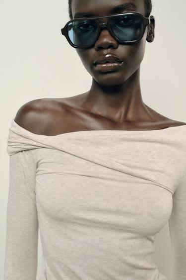 TOP ESCOTE ASIMÉTRICO - Beixe vigoré de Zara