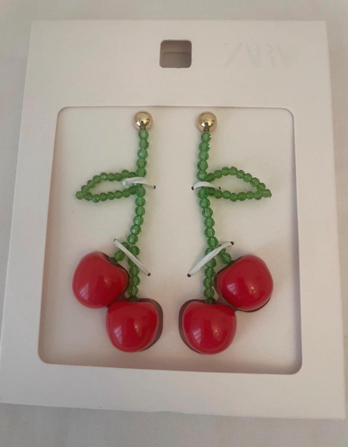 CHERRY BEAD EARRINGS - Image 4