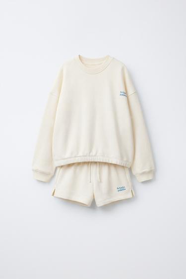 CONJUNTO SUDADERA Y BERMUDA TEXTO - Crudo de Zara