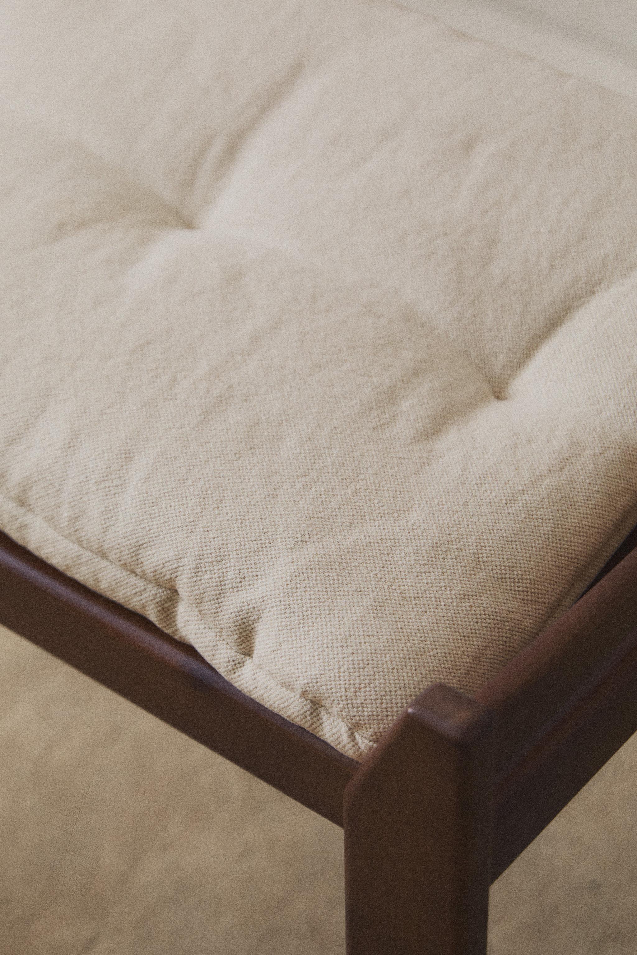 OBLONG LINEN CUSHION