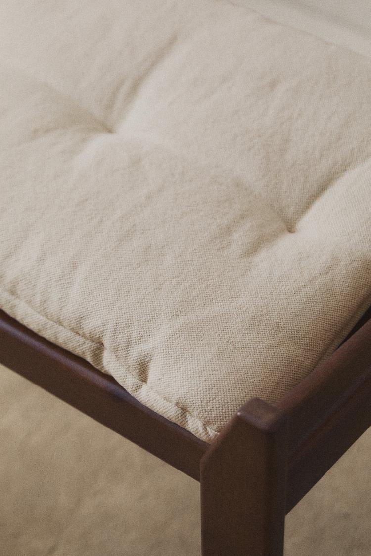 OBLONG LINEN CUSHION — Light beige