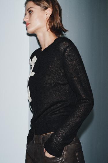 GILET EN MAILLE BRODERIE FLEUR - Noir de Zara - Image 3