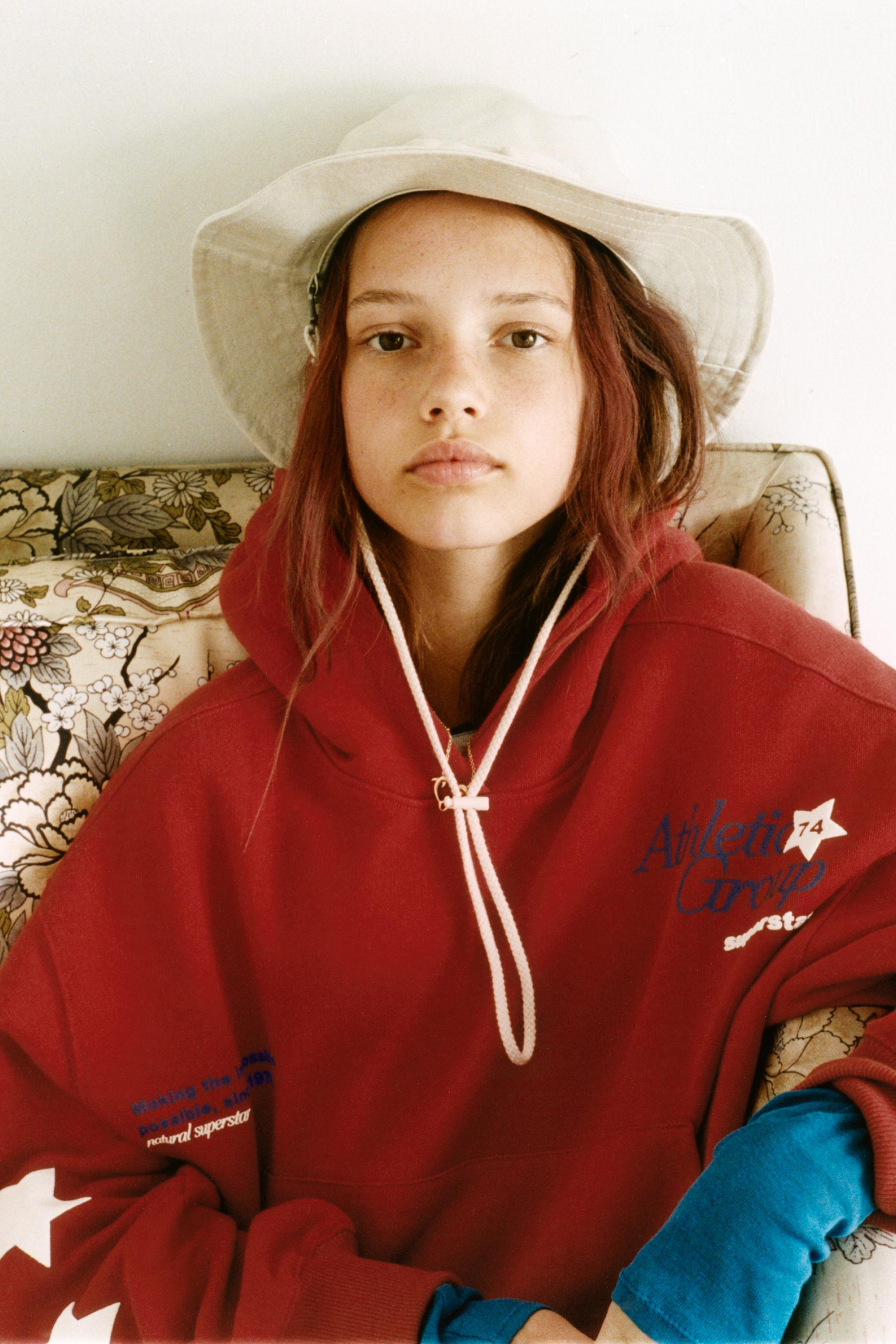 TEXT PRINT HOODIE — Red