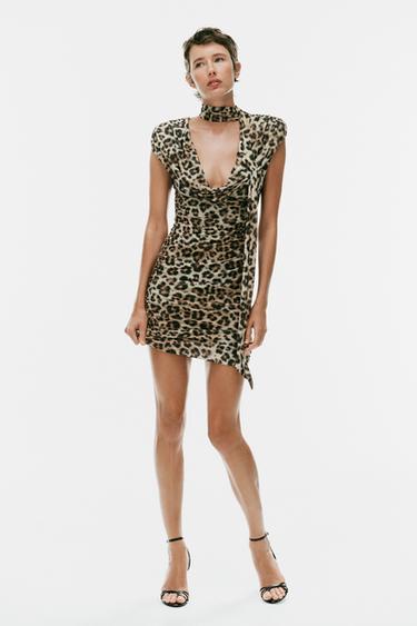 NAŘASENÉ MINI ŠATY SE ŠÁTKEM A ZVÍŘECÍM POTISKEM - Leopard od Zara