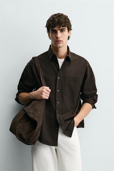 CAMISA FLUIDA RELAXED FIT - Marrón oscuro de Zara