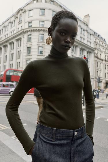 БАЗОВИЙ ГЛАДКИЙ ТРИКОТАЖНИЙ СВЕТР - Темний хакі Zara