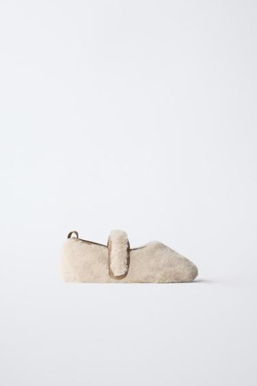 باليرينا مبطنة - أبيض صدفي الخاص بـ Zara