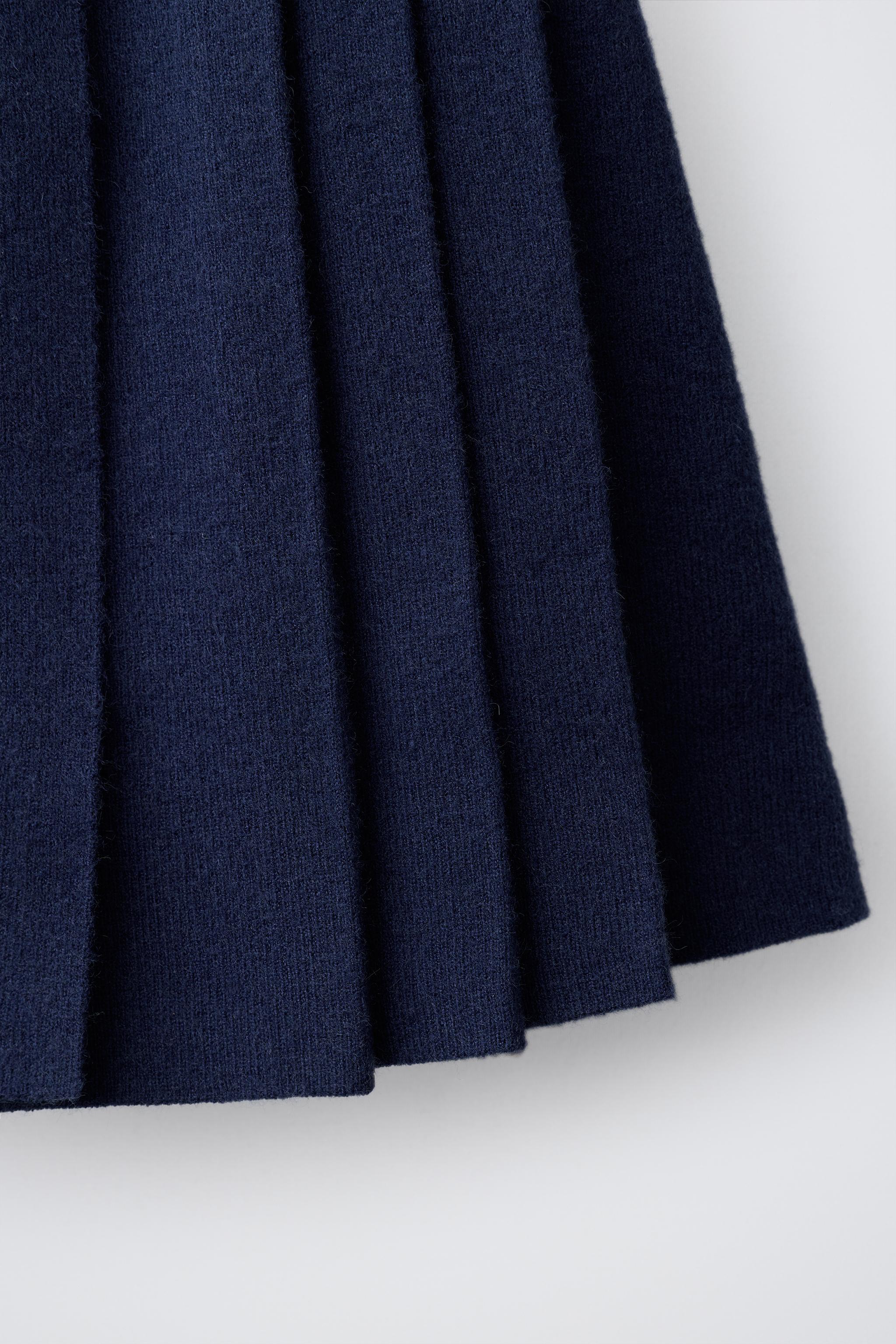 PLEATED KNIT SKIRT