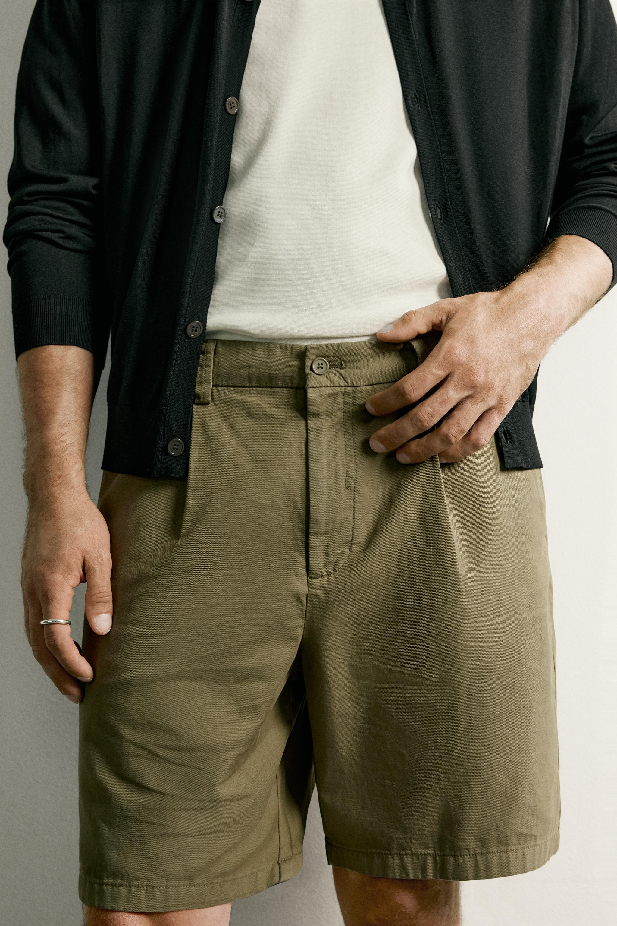 REGULAR FIT PLEATED SHORTS