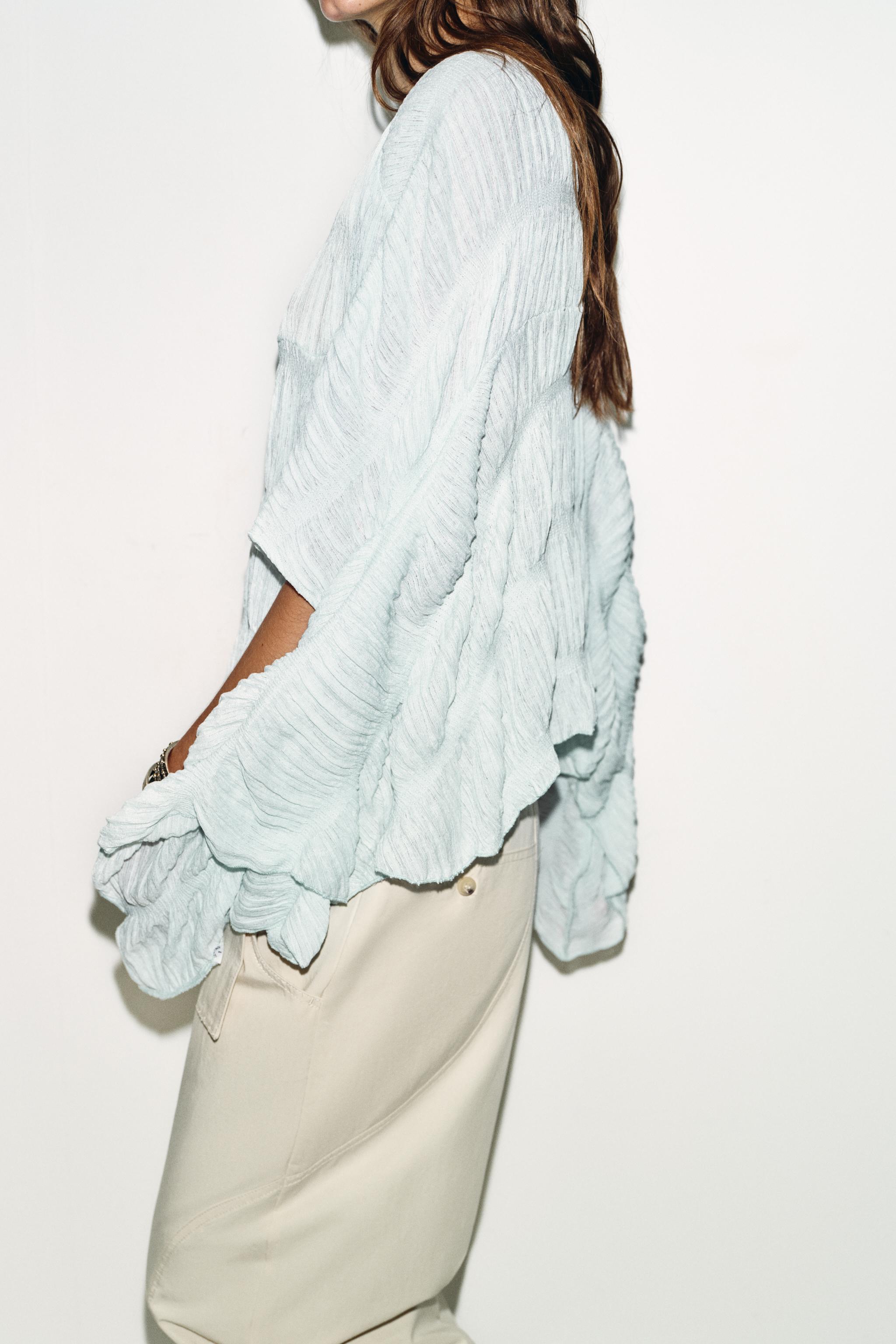TEXTURED CAPE TOP