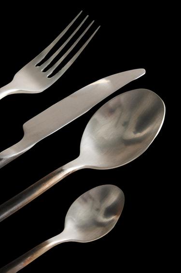 4-PIECE CUTLERY SET WITH ANTIQUE FINISH - Black by Zara