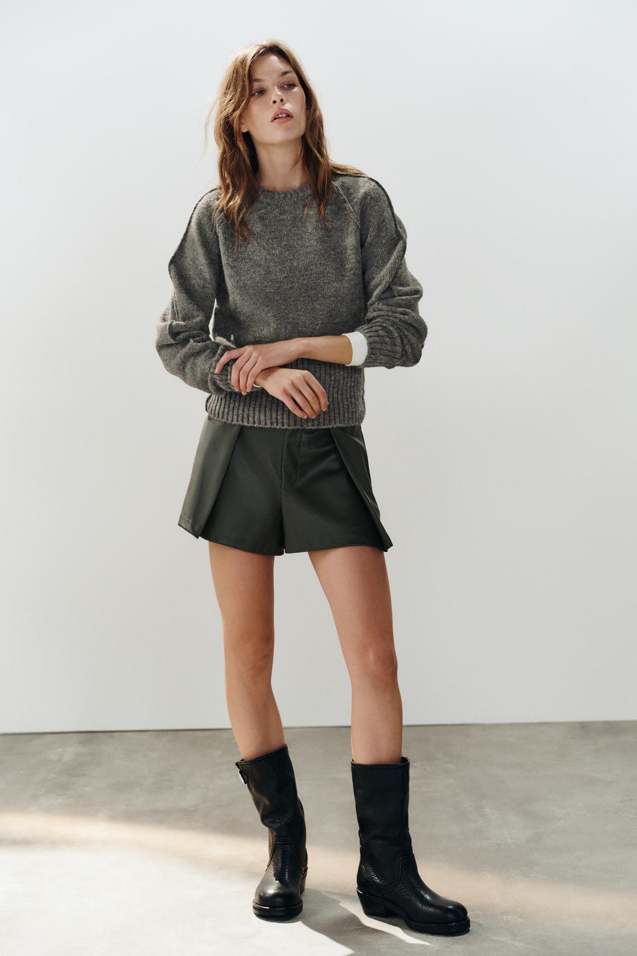 LEATHER EFFECT PLEATED SHORTS