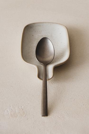 STONEWARE SPOON REST - Oyster-white by Zara
