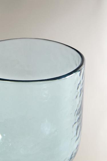VERRE À PIED ACRYLIQUE MARTELÉ - Bleuté de Zara - Image 2