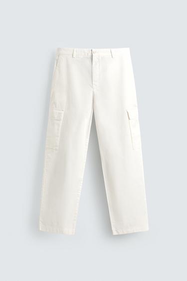بنطلون كارغو فيت عادي - أبيض مكسور الخاص بـ Zara