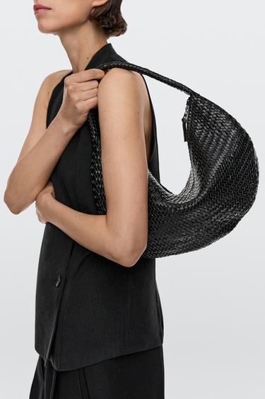 Bolso media luna trenzado piel - Negro de Zara - Imagen 0