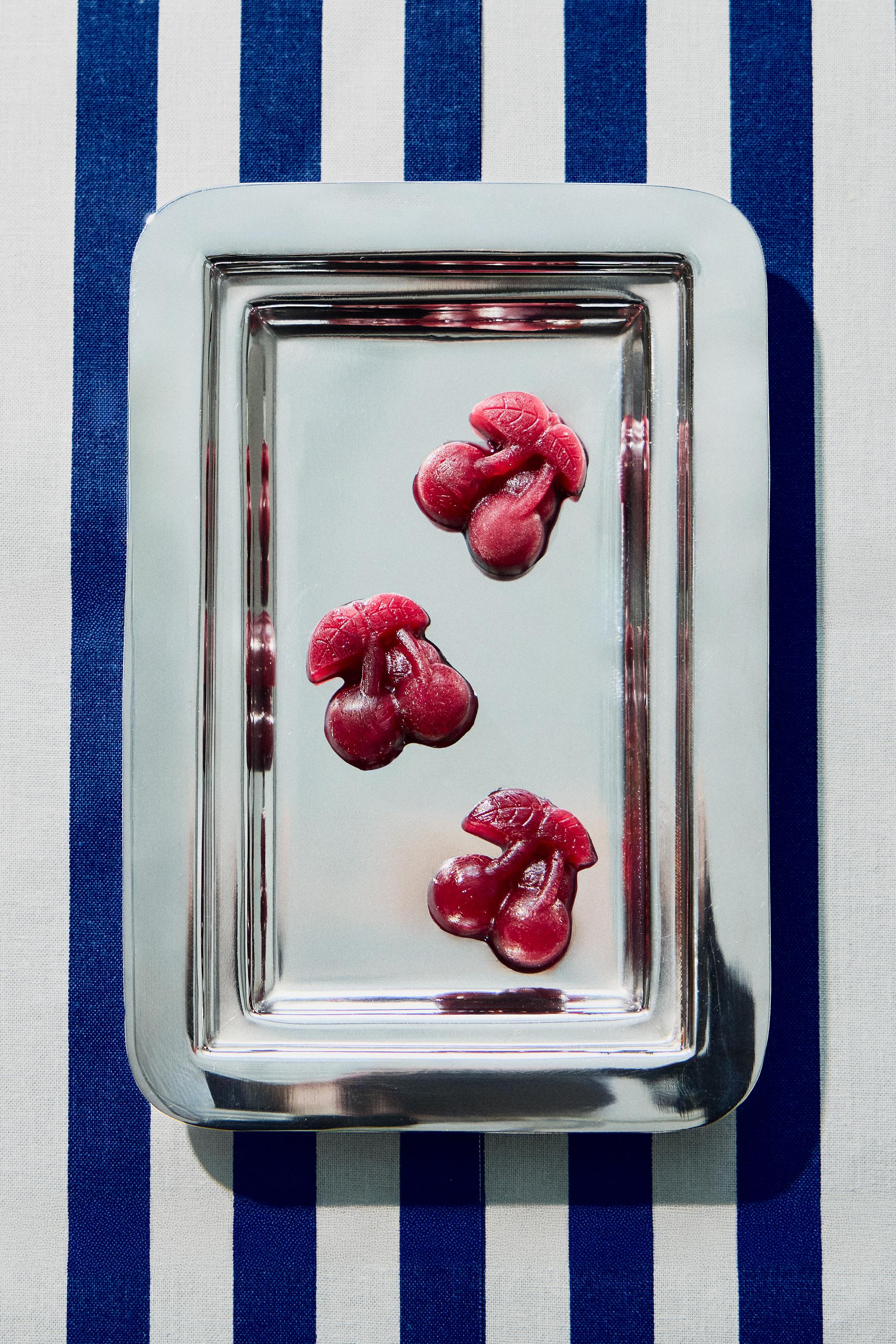 CHERRY SILICONE ICE CUBE TRAY (15 CUBES) — Yellow