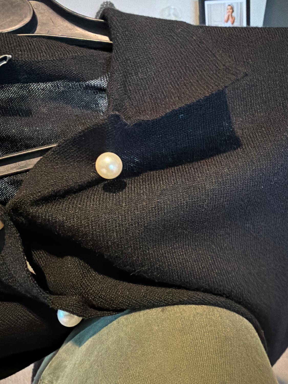 SWEATER WITH PEARL BUTTONS - Image 3