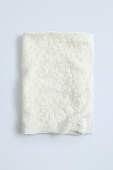 TEXTURED KNIT BLANKET - Ecru by Zara - Image 2