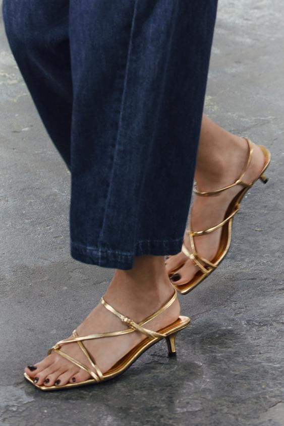 Sandalias Doradas Zara Sandalias En Zara Mujer Sandalias Doradas