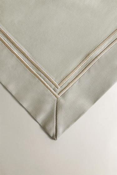 SATEEN TABLE RUNNER WITH TRIM - Greenish by Zara - Image 2