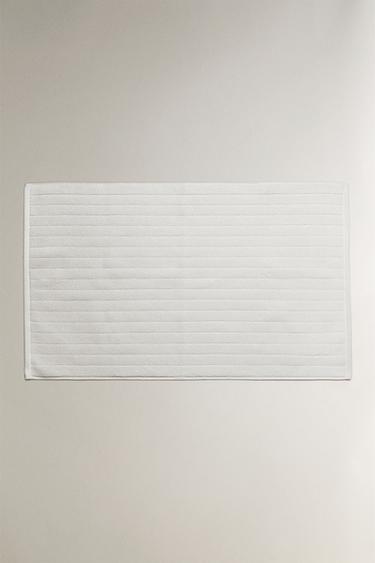 RICE STITCH BATH MAT - أبيض الخاص بـ Zara