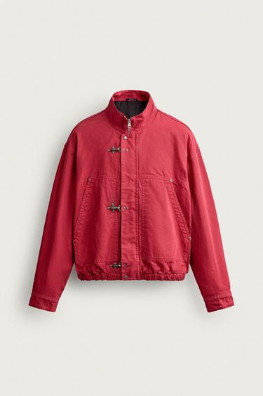 КУРТКА СВОБОДНОГО КРОЯ С МЕТАЛЛИЧЕСКИМИ ЗАСТЕЖКАМИ — КРАСНЫЙ от Zara