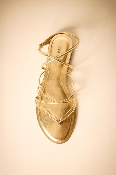 GOLD FLAT STRAPPY SANDAL - Gold by Zara