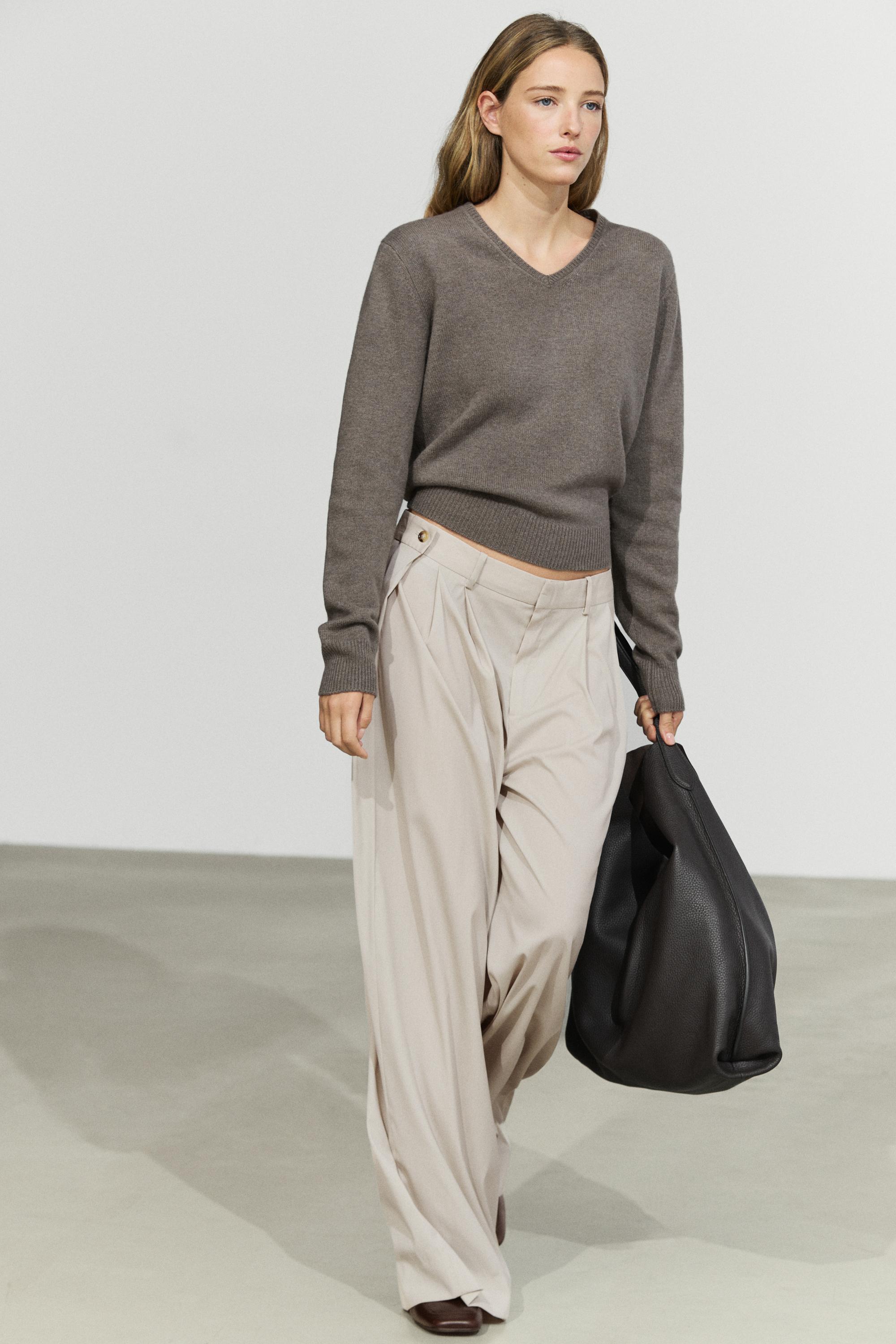 100% wool V-neck knit sweater