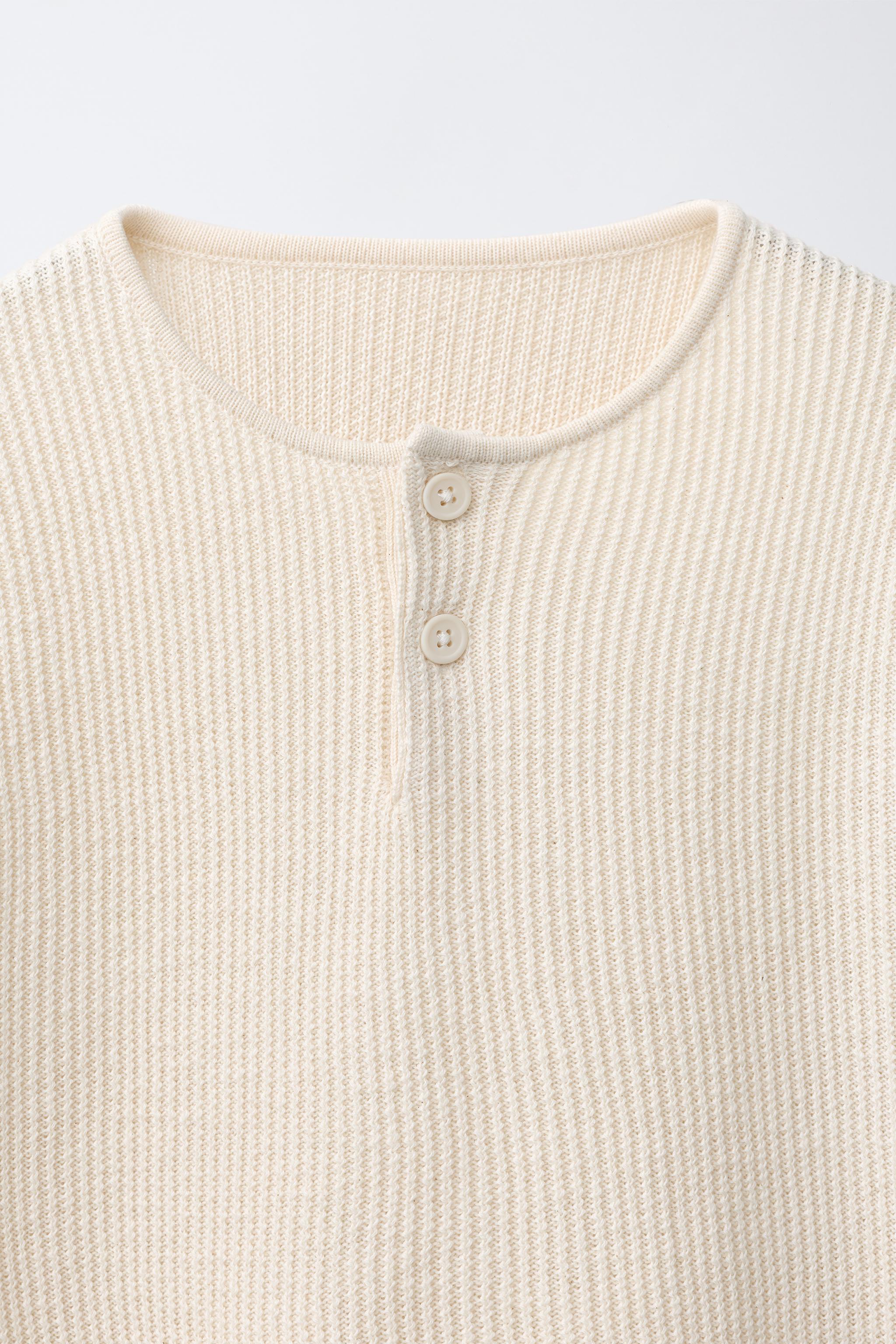 PULL EN MAILLE À COL MONTANT