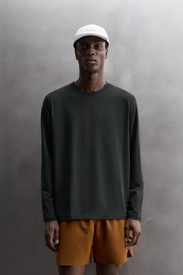 CAMISETA TÉCNICA BÁSICA MANGA LARGA - Negro de Zara