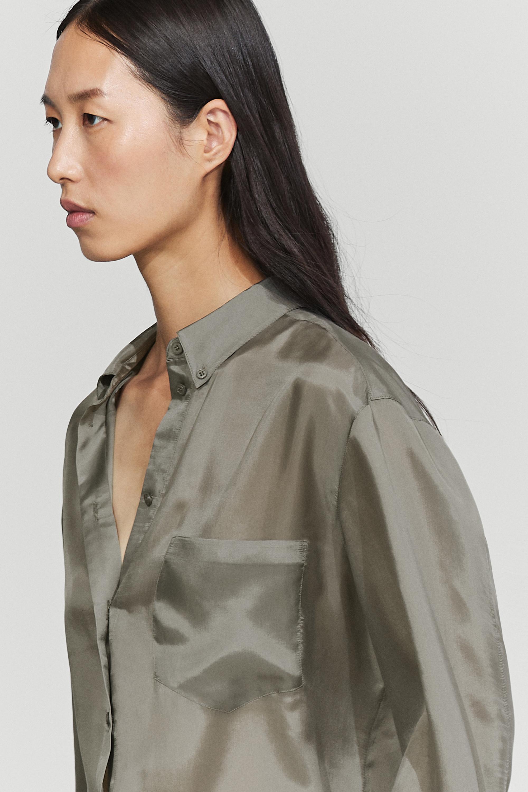 Flowing shirt with pocket detail