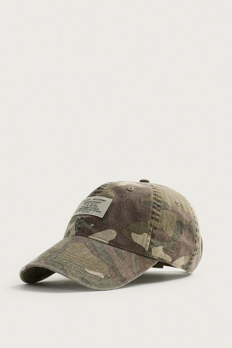 GORRA ESTAMPADO ABSTRACTO PARCHE