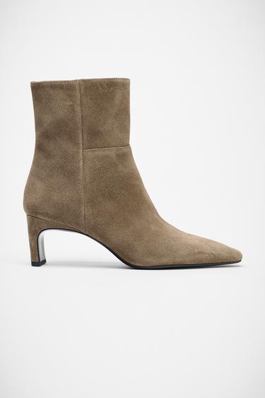 BOTÍN TACÓN KITTEN SERRAJE - Gris Topo de Zara