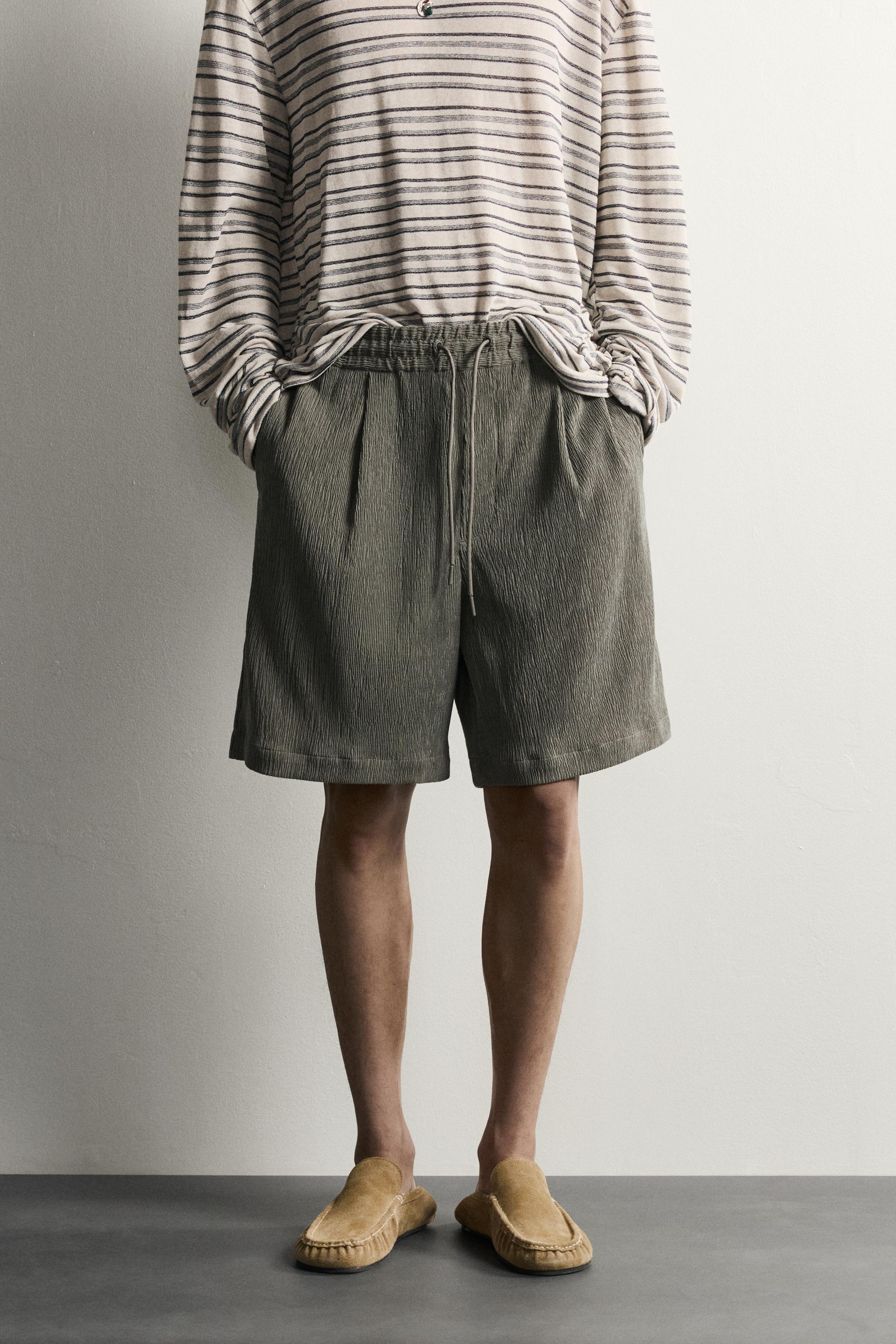 TEXTURED RELAXED FIT SHORTS — Light khaki