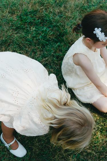 ROBE EN ORGANZA À FLEURS BRODÉES - Écru de Zara