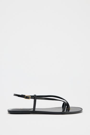SANDALES PLATES DÉTAIL MÉTALLIQUE - Noir de Zara
