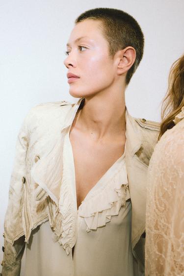 СТРУЯЩАЯСЯ РУБАШКА С ВОЛАНАМИ — ZW COLLECTION LIMITED EDITION — СВЕТЛЫЙ ЭКРЮ от Zara