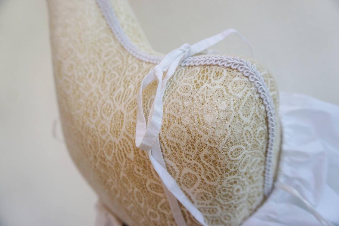 VOLUMINOUS TOP WITH CUTWORK EMBROIDERY - Image 4