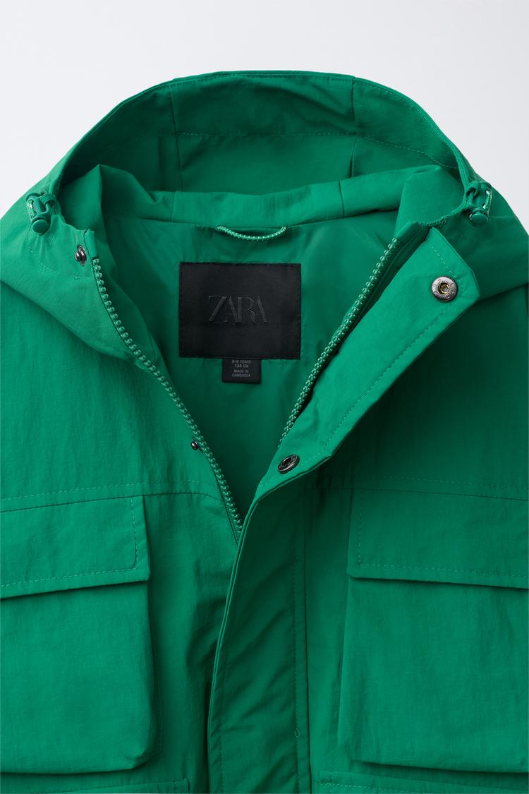 Chaqueta con capucha repelente al agua 3