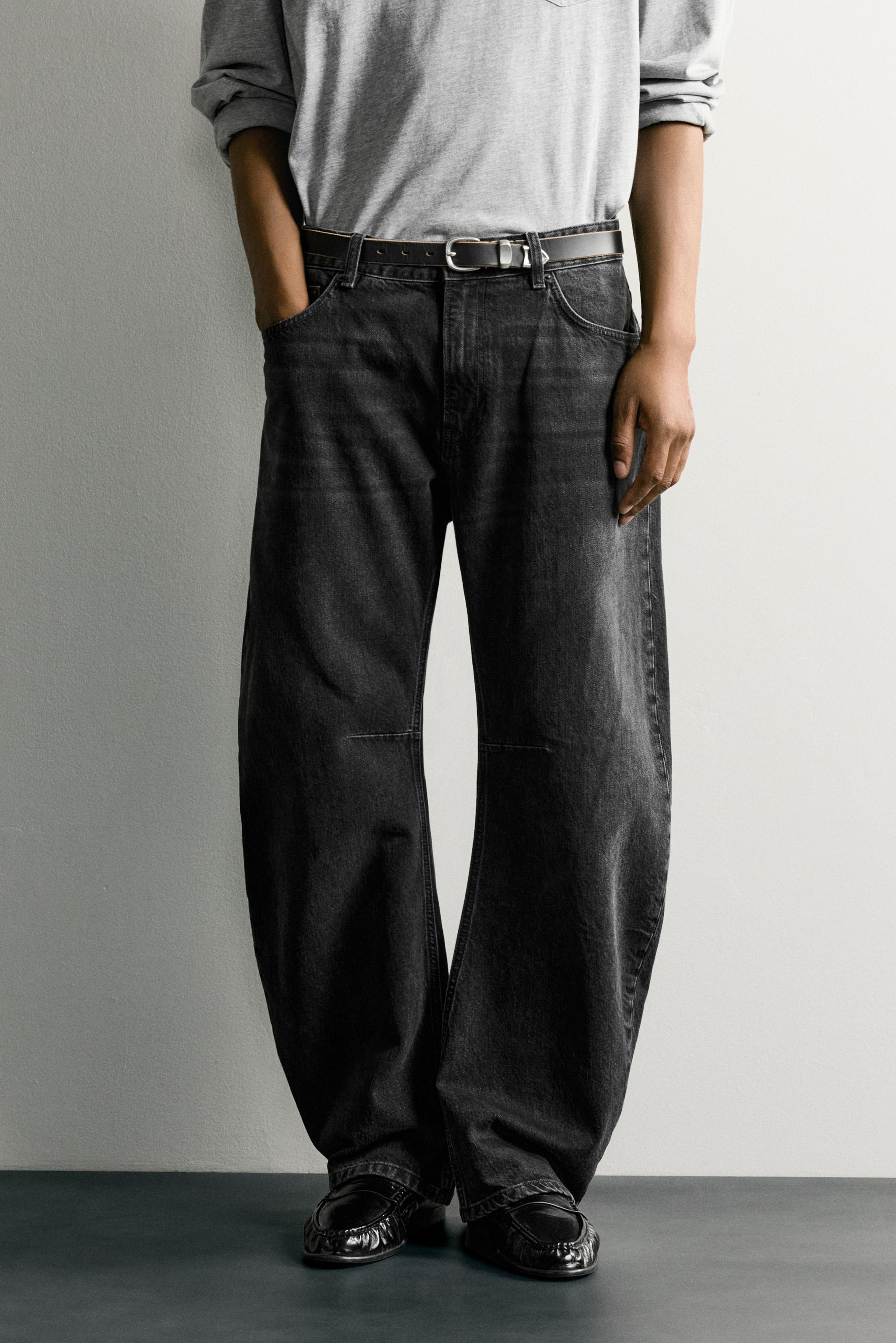 STRAIGHT BARREL FIT JEANS — Charcoal