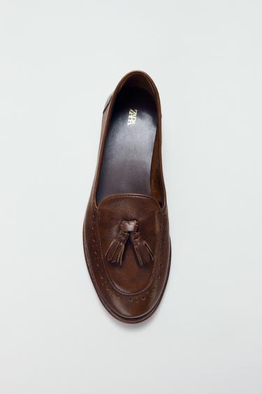 MOCASÍN BORLAS PIEL - Marrón de Zara