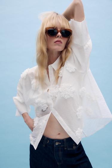 CAMISA FLUIDA FLORES RELIEVE - Blanco de Zara