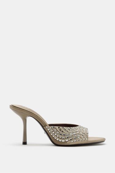 صندل بكعب وتطريزات - رمادي بني by Zara