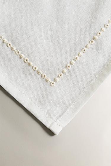 SET OF EMBROIDERED LINEN COCKTAIL NAPKINS - Ecru by Zara - Image 2