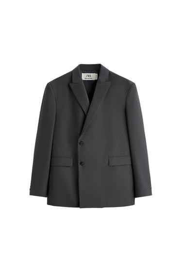 Front view of a grey jacket with lapels and flap pockets.