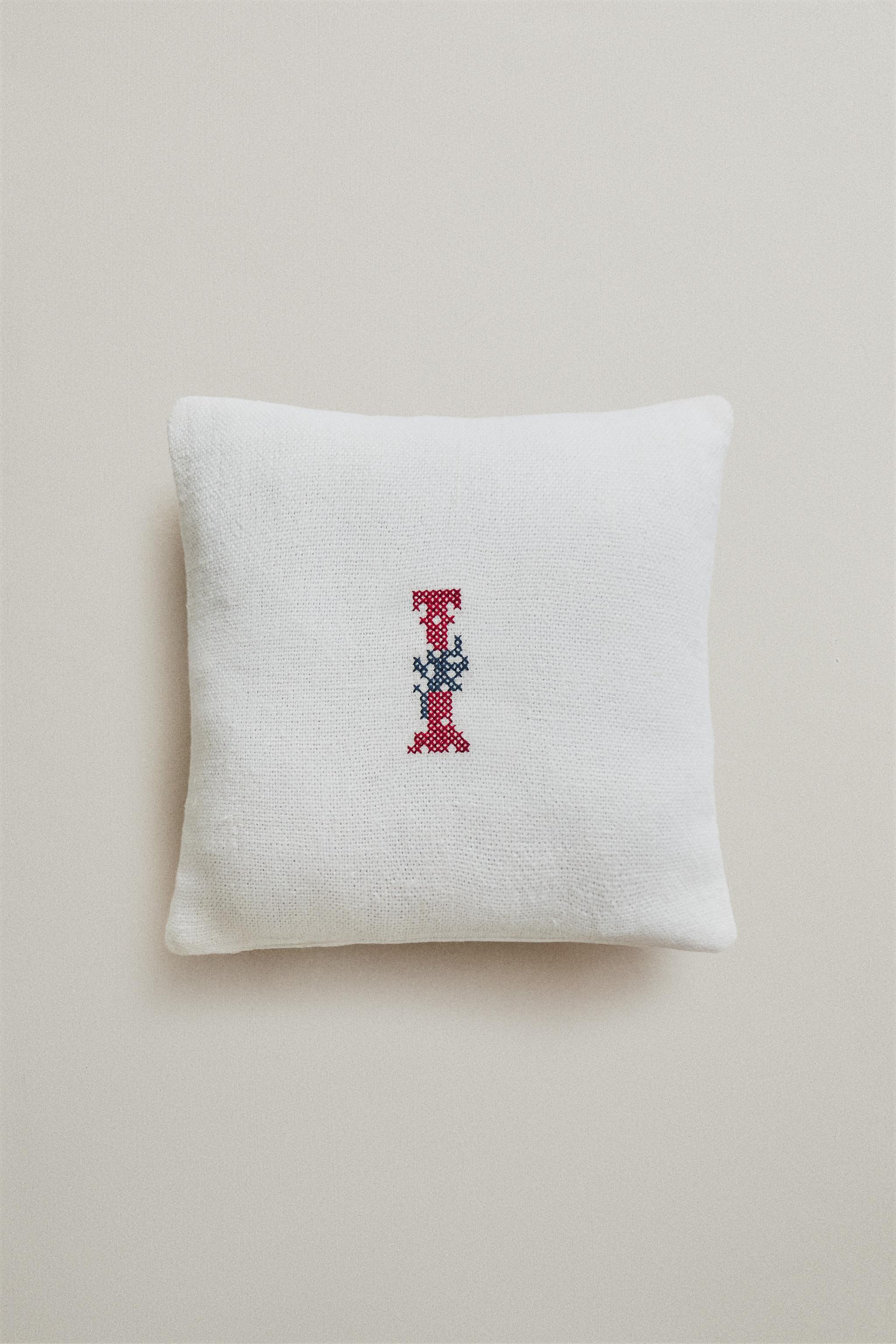 LETTER “I” EMBROIDERED LINEN CUSHION