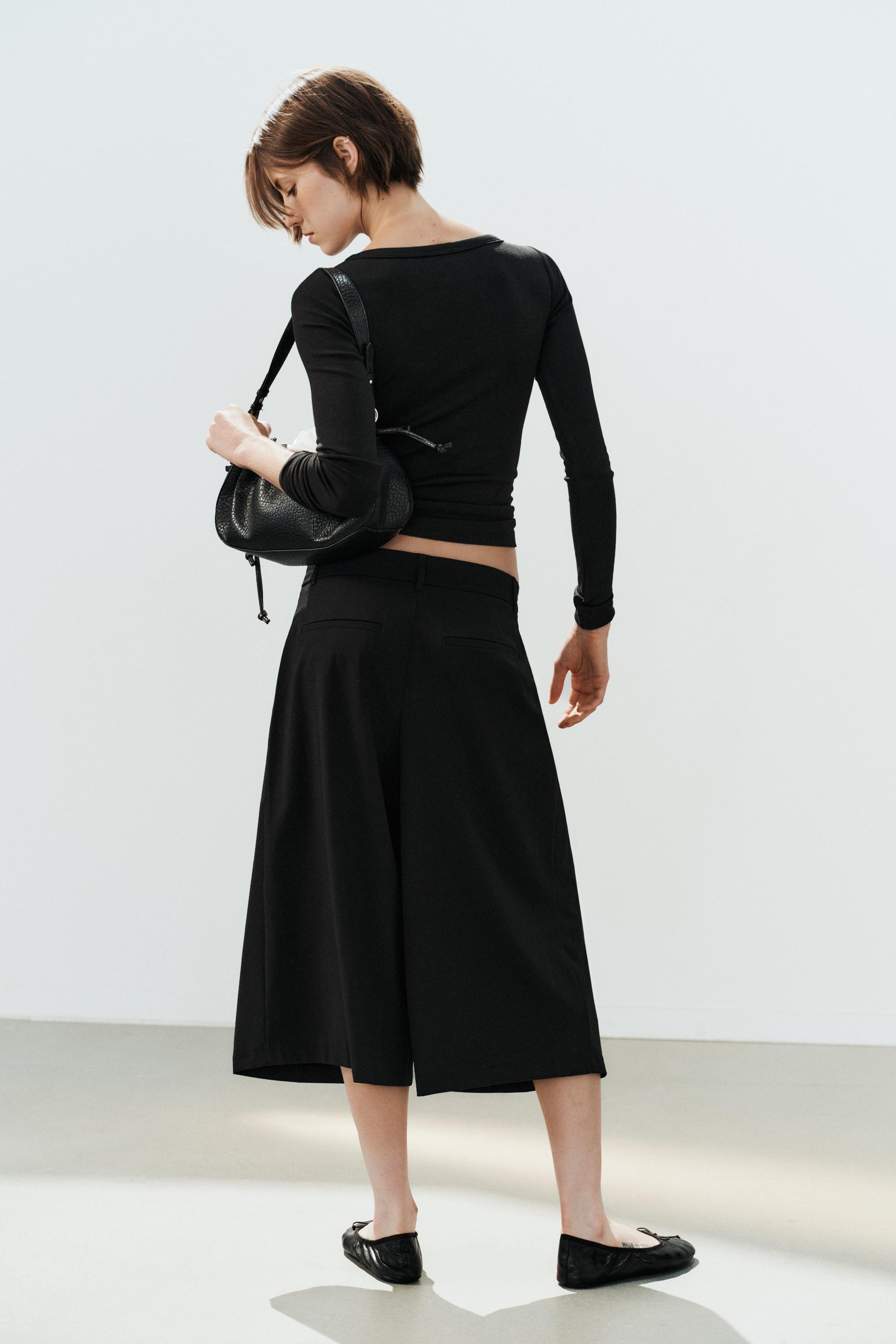 LONG PLEATED BERMUDA SHORTS