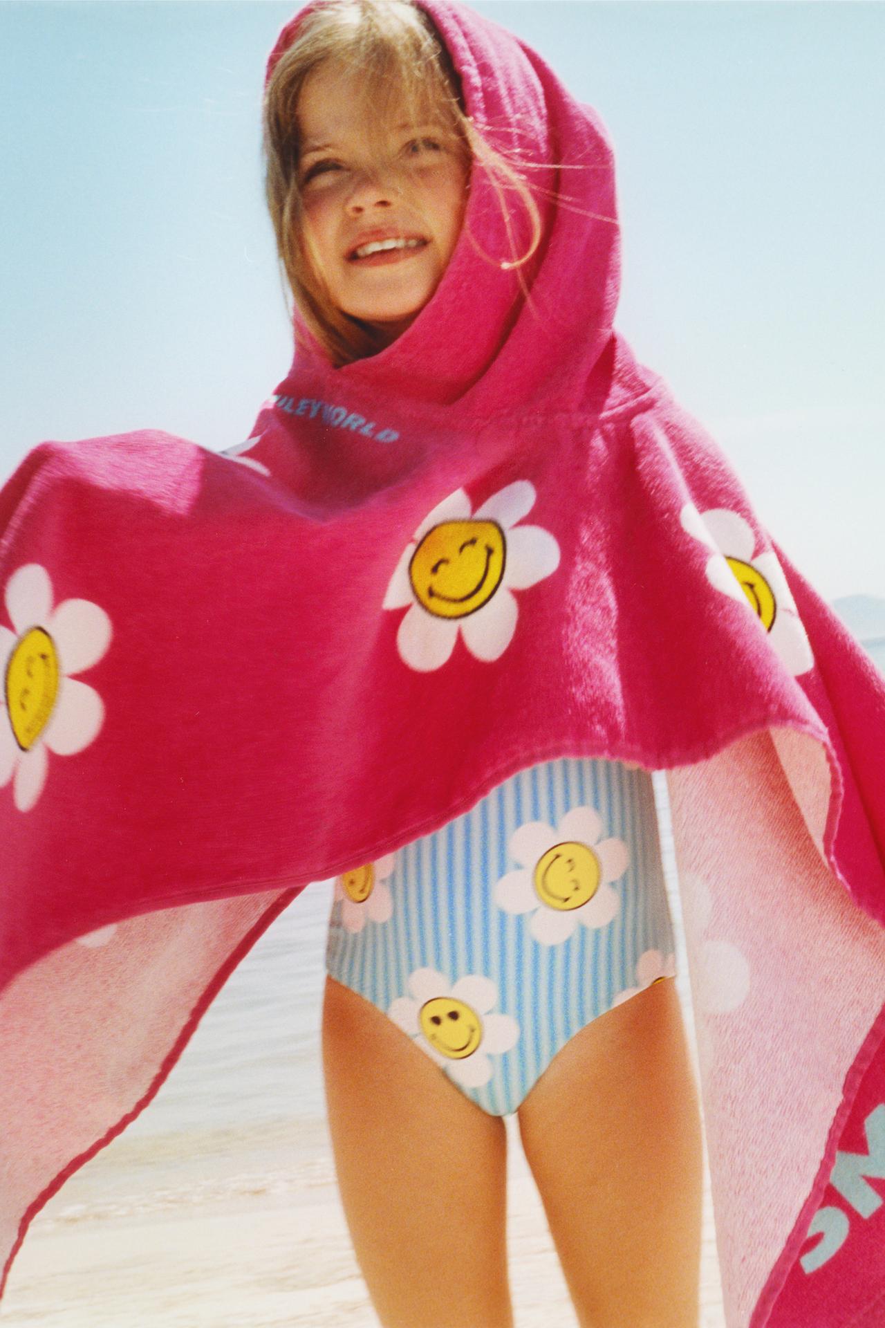SMILEYWORLD ® TERRYCLOTH PONCHO — Fuchsia