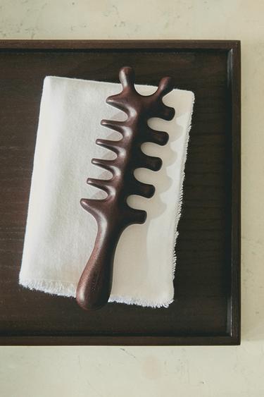 WOODEN SCALP MASSAGER - Light beige by Zara